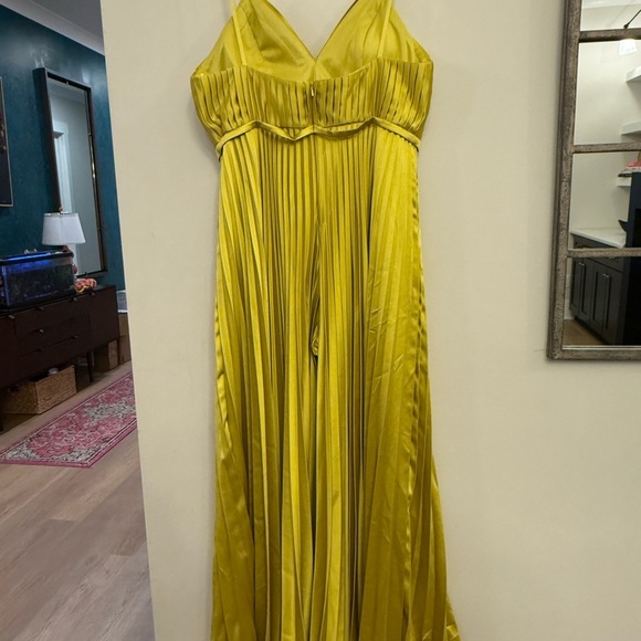 IEENA FOR MAC DUGGAL Green Pleated Plunge Neck Wide Leg Jumpsuit size 12 - Picture 4 of 6